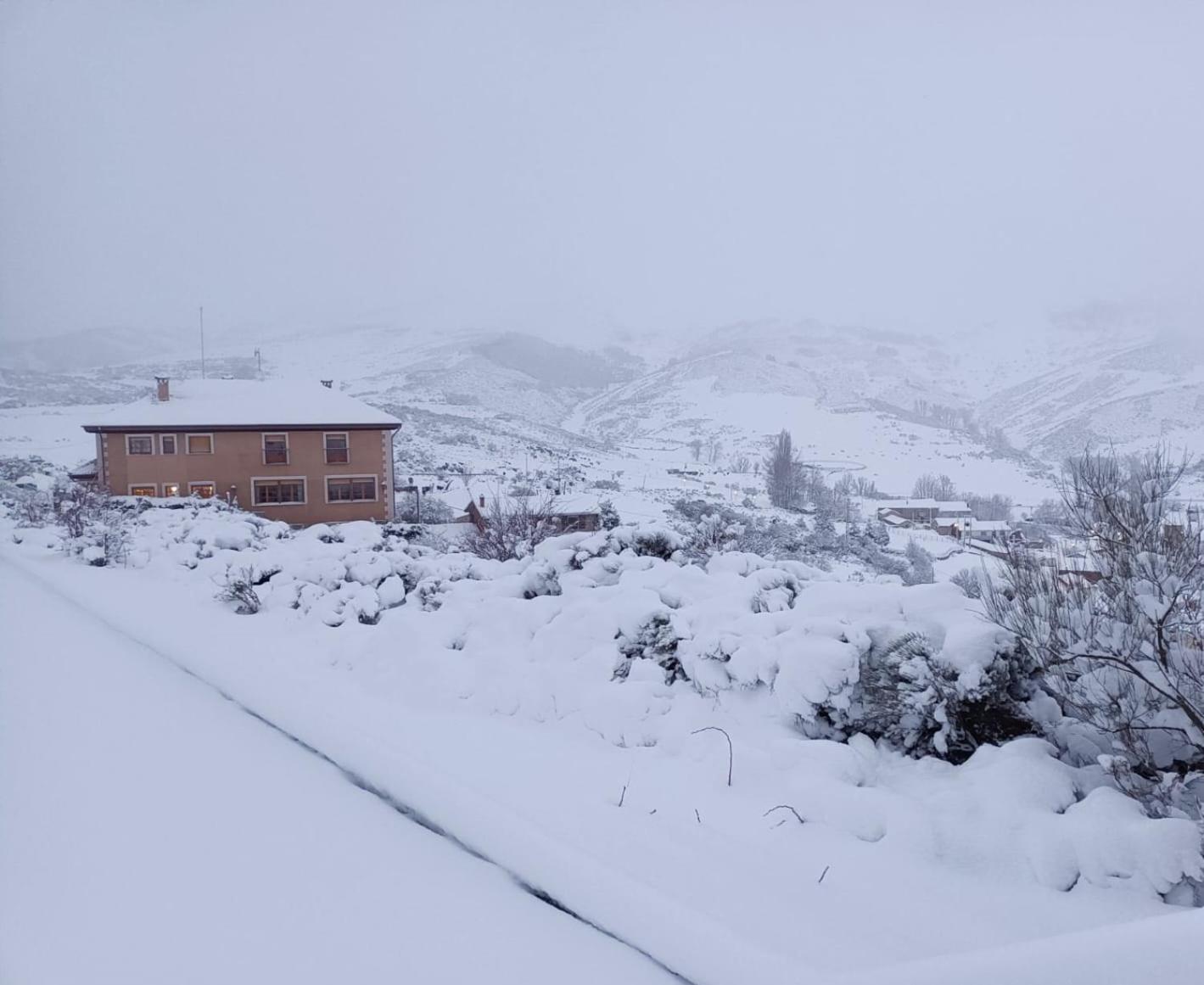 Alba de los Cardaños Hotel Pico Espiguete מראה חיצוני תמונה