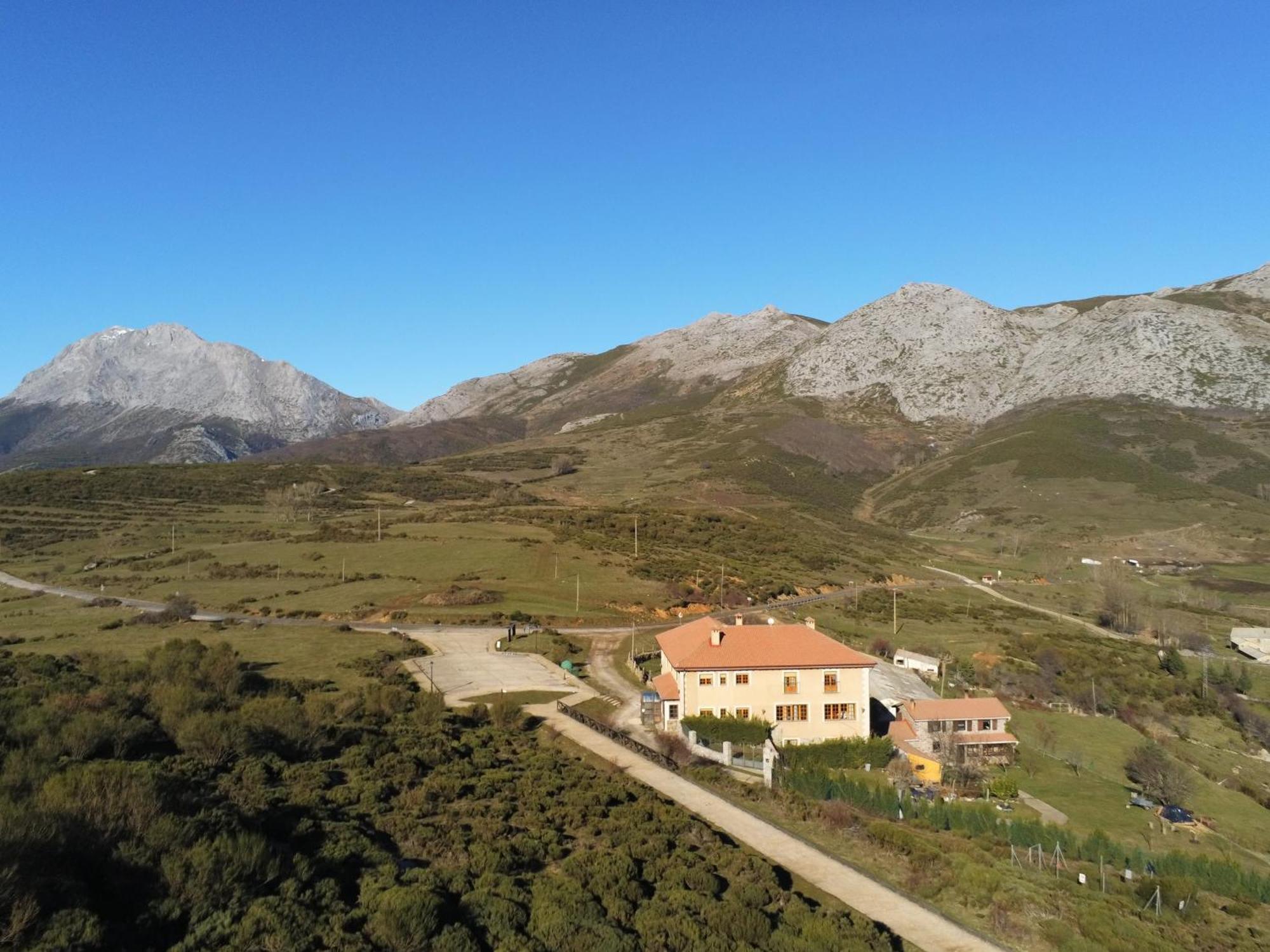 Alba de los Cardaños Hotel Pico Espiguete מראה חיצוני תמונה