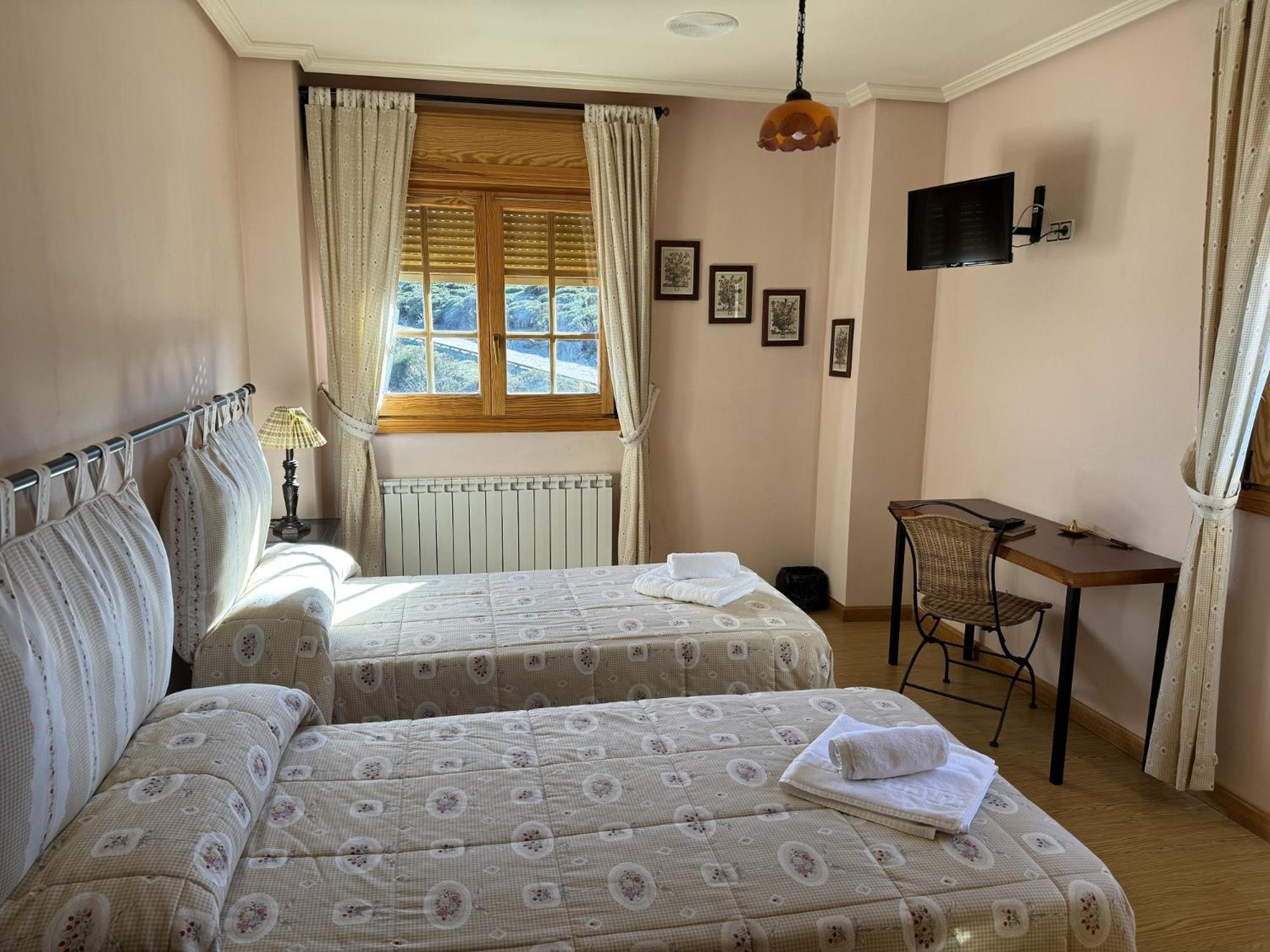Alba de los Cardaños Hotel Pico Espiguete מראה חיצוני תמונה