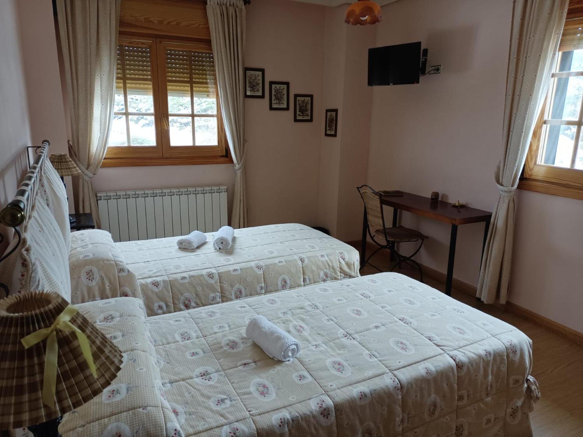 Alba de los Cardaños Hotel Pico Espiguete מראה חיצוני תמונה
